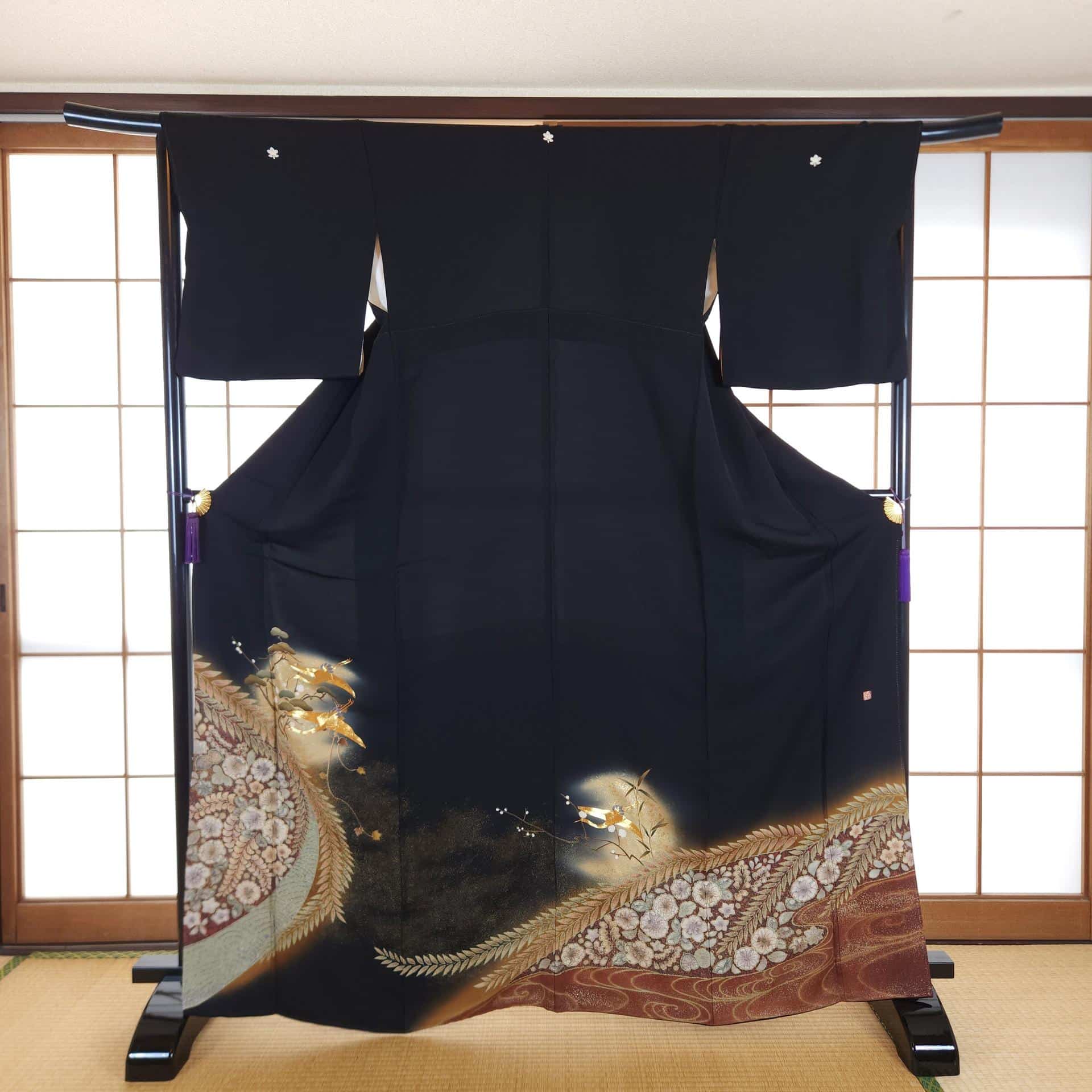 Kimono Kuro Tomesode grues dorées Shibori Yuzen