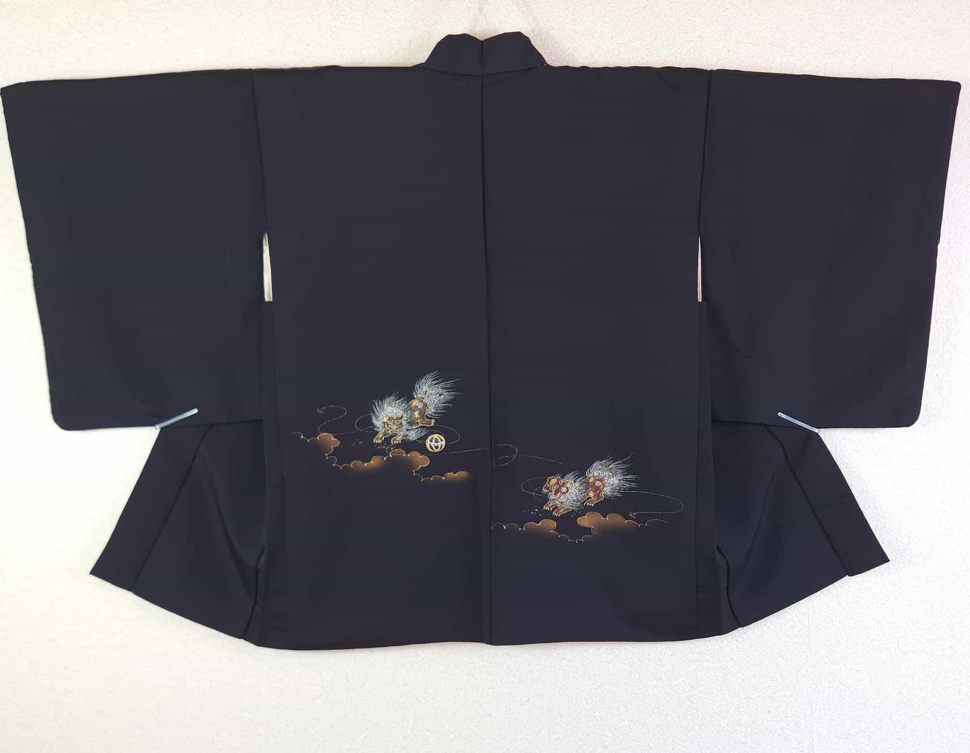 Haori japonais noir aux Komainu et nuages