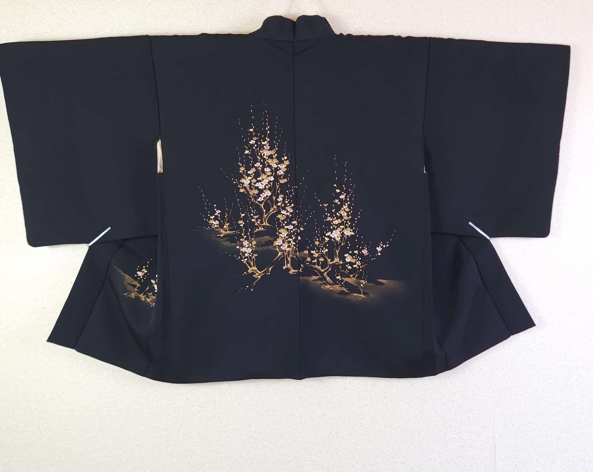 Haori Japonais noir aux branches de Sakura