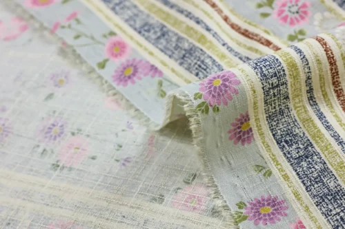 Tissu Japonais marguerites et rayures fond gris, détail du pli et de la lisière