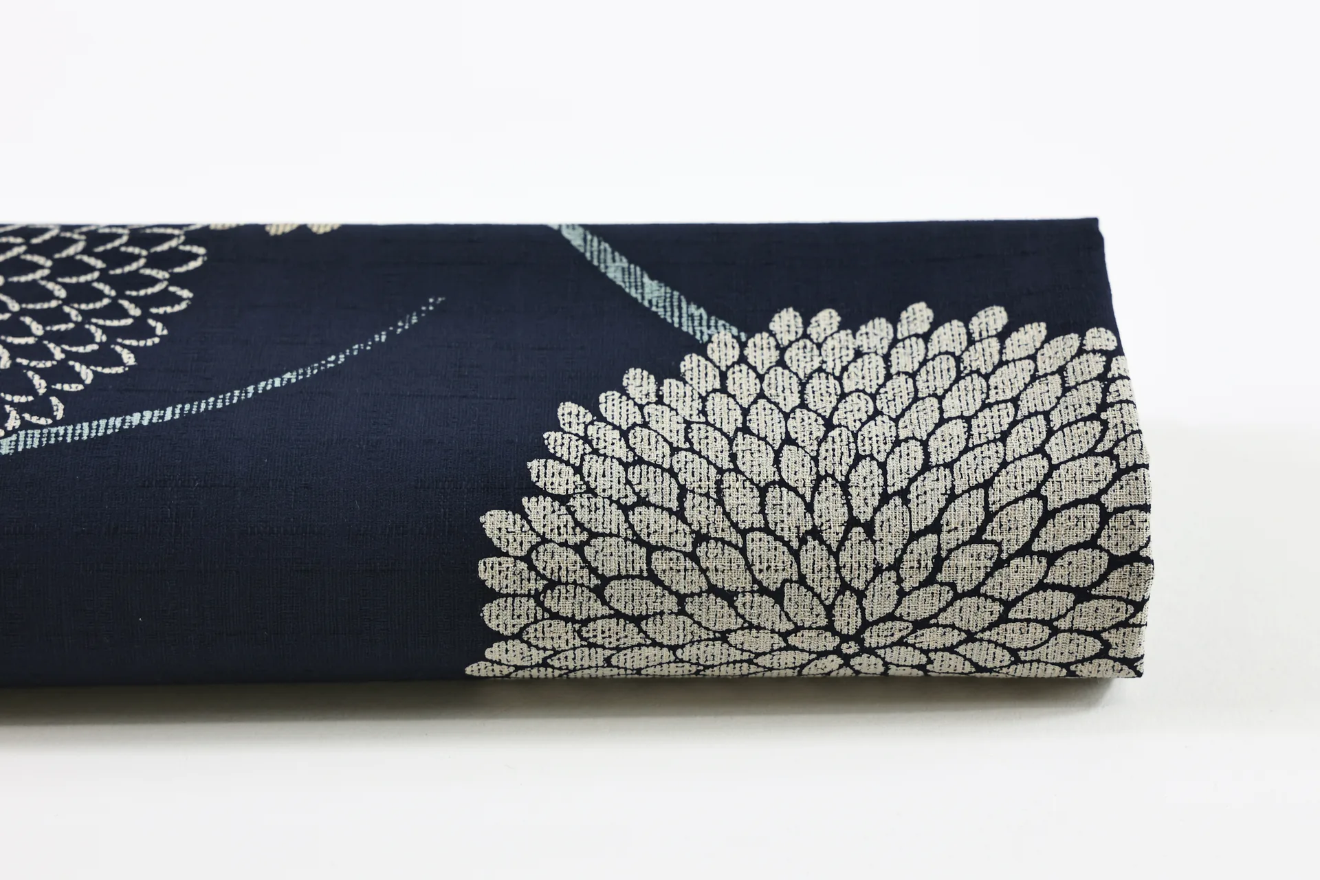 Tissu Japonais chrysanthèmes pompons fond bleu marine, rouleau de tissu