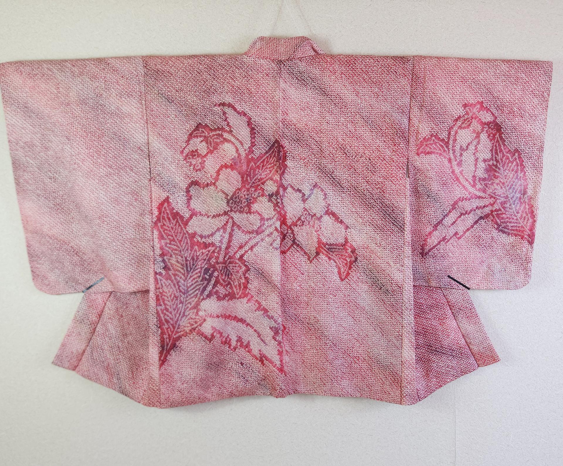 Haori Shibori rose aux fleurs stylisées